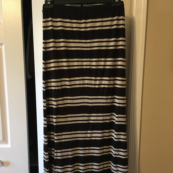MK Maxi Skirt - Picture 3 of 3